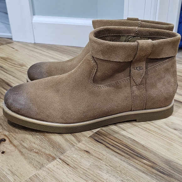 Ugg womens flat bootie boots. Tan suede. NWOT  sz. 8.5 - Picture 5 of 11